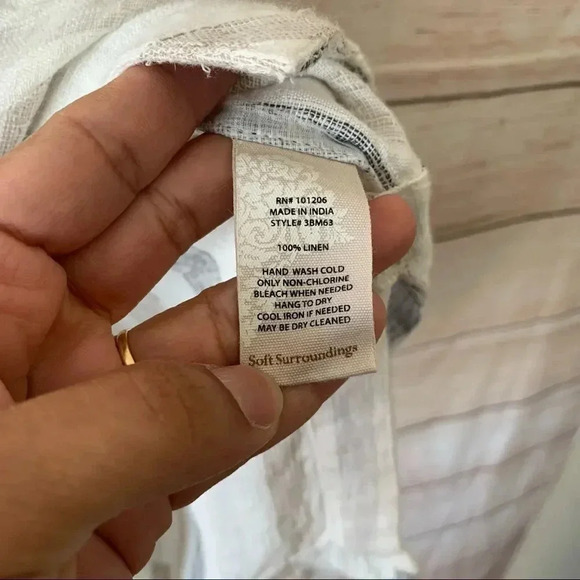 Soft Surroundings Linen Button Front Blouse Women’s Size PM Side Slit Beige Top - Picture 8 of 11